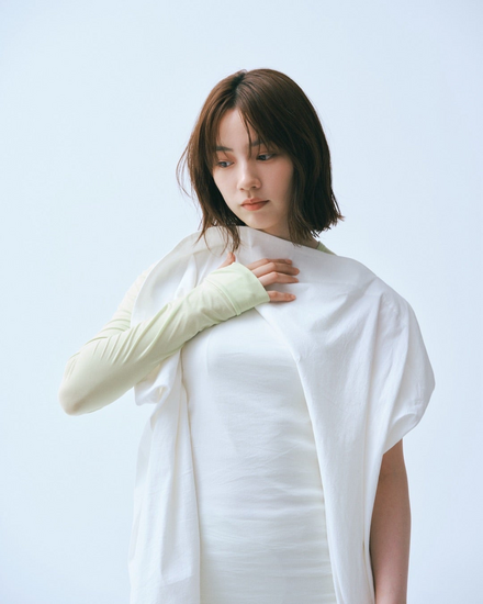 のん、透明感あふれる純白コーデで『FNS歌謡祭 夏』初出演を報告
