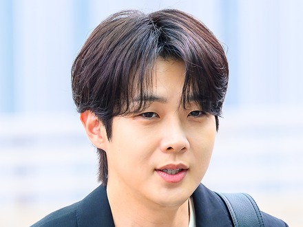 BTSメンバーと親友の韓国俳優、海外で人種差別疑惑…黒人女性のファンの動画が拡散され炎上中