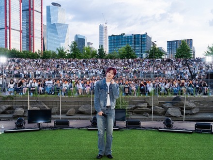元ENHYPEN・ヒスン改めEVAN、漢江ライブが大盛況！唯一無二の歌声で観客を魅了