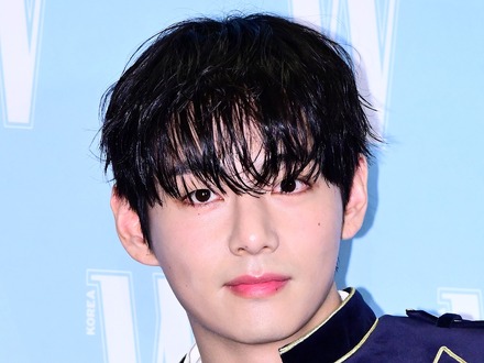 たくましすぎる腕にドキッ…BTS・V、鍛え上げられた肉体と甘い顔のギャップにファン悶絶！