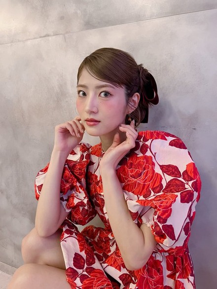 ©2026 Zest, Inc.（写真は若月佑美の公式インスタグラムから）