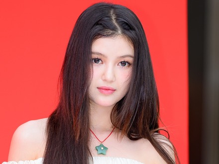 中国資本の事務所と二重契約？オーストラリアで目撃の元NewJeans・ダニエル、疑惑についてコメント