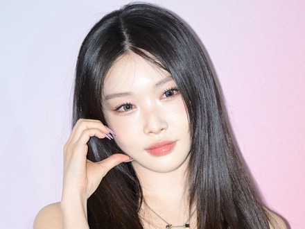 「制服から悪臭が…」I.O.I・チョンハ、オーディション番組『プデュ101』の過酷な合宿生活を回想