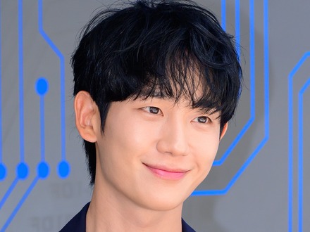 本当に38歳?俳優チョン・ヘイン、奇跡の”童顔ビジュアル”にファン衝撃「大学生みたい」