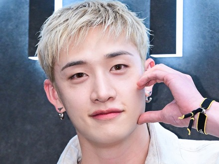 Stray Kids・バンチャン、スタイリッシュな佇まいに視線集中!爽やか白コーデでイベント出席