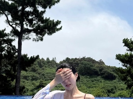 「意外と大きい…」濡れシャツで際立つ圧巻ボディ！韓国美女バレー選手、リゾートでの魅惑ショット