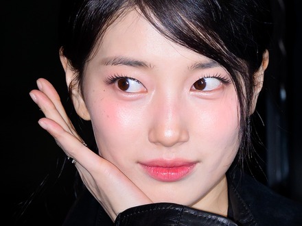 「日本映画のヒロインみたい」スジ、赤ドレス姿で雰囲気激変…さらにスリムになった近況