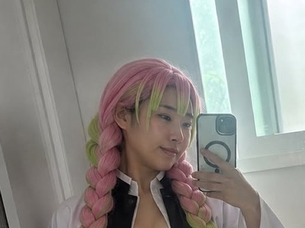 “1000万円整形美女”『ワンピ』『鬼滅』『チェンソーマン』コスプレに賛否 「A→E」公表のイ・セヨン