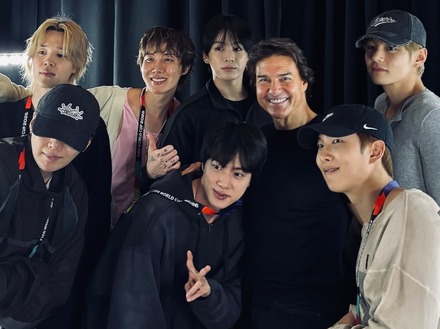 まさにキングたちの対面!BTS&トム・クルーズ、伝説の控え室SHOT公開 過去にJINと共演も