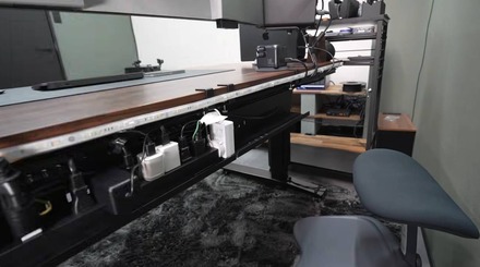 左右で差込口の間隔が異なるエレコムの10口電源タップ(C)たか︴ガレージ秘密基地づくり