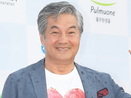 顔にあざ、鼻から出血…韓国ベテラン俳優の痛々しい姿に心配の声「暴行を受けた?」