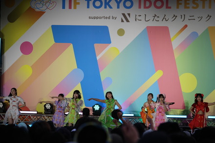 【TIF2026】エビ中、ライブ定番曲で大盛り上がり!「今日のライブで一番熱く」