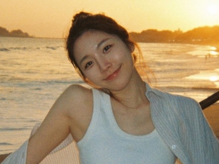 ヘルシーなスイムウェア姿で“天国”に…韓国元CAインフルエンサーが見せた美スタイル、恋リア出演