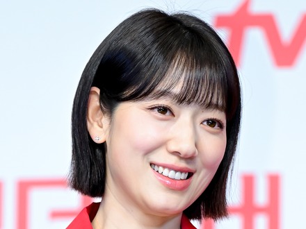 2人目は女の子?“ヨン様”と旅行も目撃された妊娠中の女優パク・シネ、近況写真に推測多数