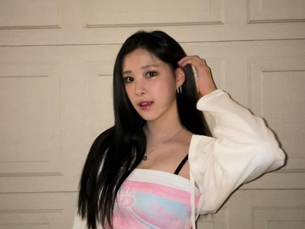 「キワどい服…」日本人メンバーの“キャバ勤務”で話題となったグループに在籍 韓国元アイドルチアの夏休み