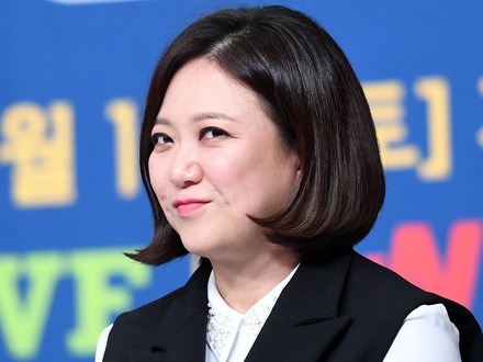 東京の喫茶店で「匂いがきつすぎて無理」と不満も…韓国タレント、日本の“便利メガネ”を絶賛