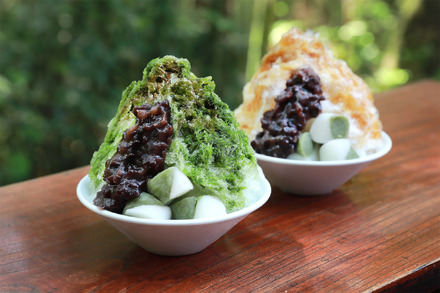 【叶 匠壽庵】石餅かき氷(1)抹茶黒蜜　イートイン1,000円(1杯)(2)ほうじ茶黒蜜　イートイン900円(1杯)