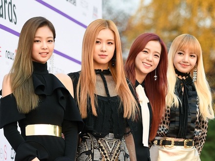 BLACKPINK、デビュー10周年を目前にファンから不満の声 大きな節目に“グッズ”しか出さないのか