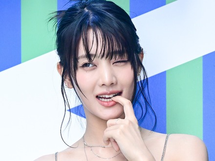 素肌に巻き付くチェーンが刺激的…ミンニ、布がほぼ無い“攻め衣装”「ヤッバ」「直視できない」
