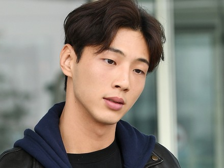 いじめ疑惑により韓国芸能界から消えた俳優ジス、フィリピンで再起…現地ファンに笑顔