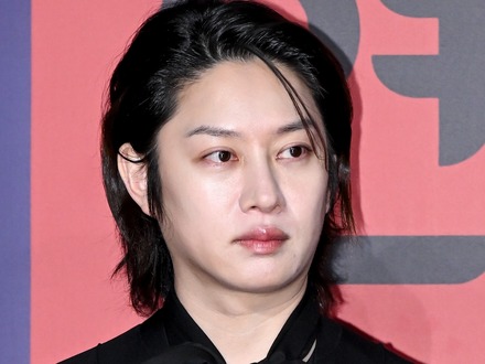 「なぜ突然右派、左派の話になる?」韓国アイドル、国旗への勘違いを謝罪後に憶測止まず怒り