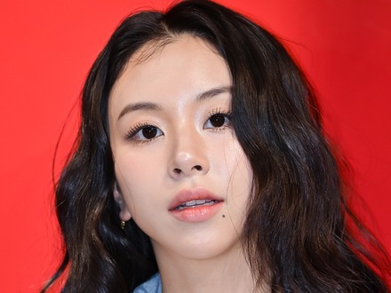 TWICE・チェヨン、レイブパーティーで“室内喫煙”疑惑浮上 手を口元に運ぶ姿が拡散