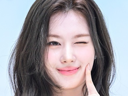 TWICE・サナが爽やかな笑顔で「ジョー マローン」のイベントに登場