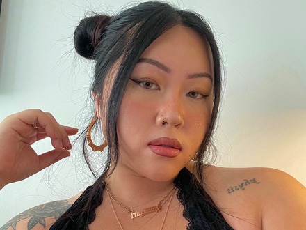 イギリスで出産予定の韓国人YouTuber、“国籍目的”との指摘に不快感「夫は英国人、ロンドン在住」