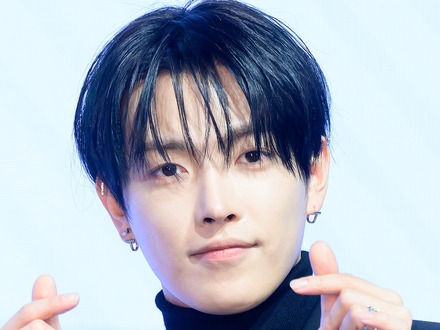 ATEEZ・ホンジュン、肋骨骨折が判明…本人の意思で活動継続「予定通りスケジュール参加」