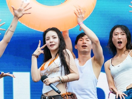 過激パフォだけじゃない! 韓国の“びしょ濡れフェス”が突きつけた、残酷な現実「あなたの武器は何?」