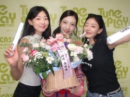 韓国芸能界最強3姉妹!TWICEジヒョ、次女とともに末っ子ソヨンのデビューを祝福