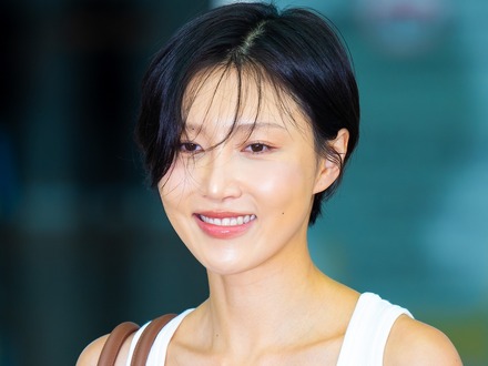 過激ダンスが「公然わいせつ」と告発されたファサ、開放的な胸元に釘付け…“カウガール風”コーデで魅了