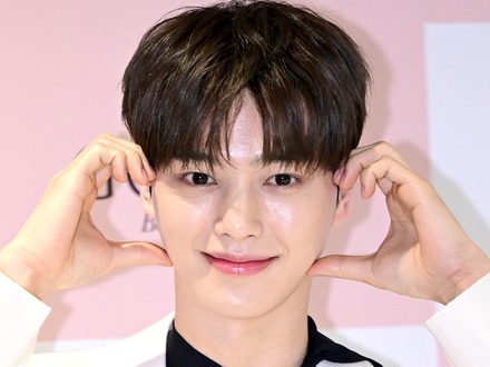 実はアイドルのオファーを受けていた!俳優ソン・ガン、“センター顔”と絶賛も断った理由とは