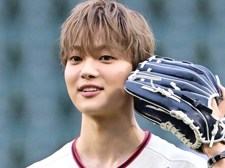 &TEAM・EJ、爽やか“ユニフォーム姿”で球場を魅了!ひときわ輝く存在感に反響続々「眩しい…」