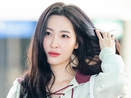 開催4日前に突然中止…韓国女性歌手、中国ファンミをキャンセル「完成度を保証できない」