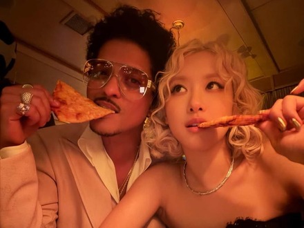 「聞いてる?見てる?」BLACKPINKロゼにラブコール、ブルーノ・マーズが韓国公演で“アパツ”共演希望