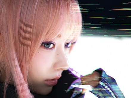 LE SSERAFIM、まるでゲームキャラ!“現実×バーチャル”が融合した新コンセプト公開