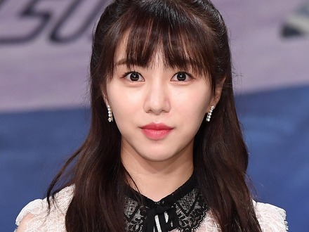美容施術で顔面に大やけどを負った元K-POPアイドル、“整形疑惑”に反論「自然美人ではなく…」