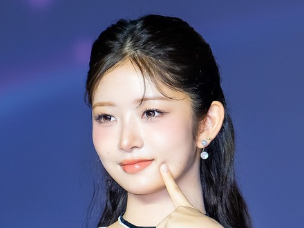 「リアルお人形」IVE・レイ、“オン眉ボブ”で雰囲気ガラリ!キュートなベビーフェイスに釘付け