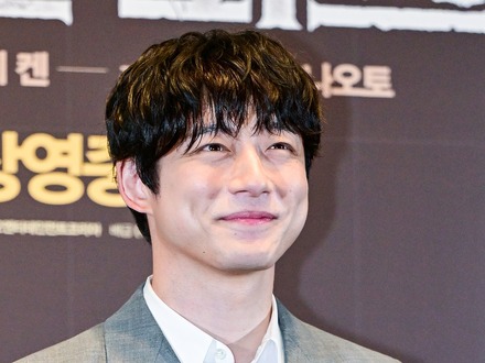 坂口健太郎の結婚、韓国でも相次ぎ報道「二股疑惑から1年越し」とも…BTSとの縁など現地で人気のワケ