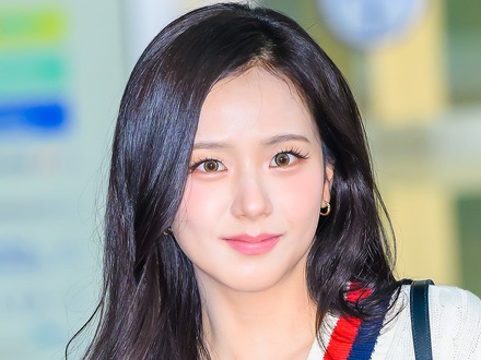 「これがメイク前だって?」BLACKPINK・ジス、ほぼすっぴんでも変わらぬ美貌…ビフォーアフターに反響