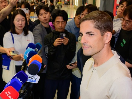 「数年前から韓国の監督になりたかった」大荒れのサッカー、元スペイン指揮官モレノ氏が韓国入り