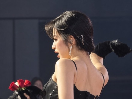 もはや見えてる…10代K-POPアイドルの“短すぎ衣装”がスタンダードに　懸念すべきは露出度より「誰が決めたか」