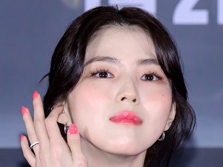 正直な魅力が裏目に?女優ハン・ソヒ、大先輩の前で配慮に欠けた発言が物議「逝くのに順番は…」