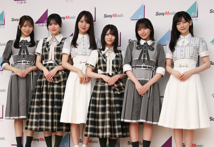 (左から)日向坂46・上村ひなの、櫻坂46・的野美青、乃木坂46・賀喜遥香、櫻坂46・森田ひかる、日向坂46・大野愛実、乃木坂46・池田瑛紗【撮影:平木昌宏】