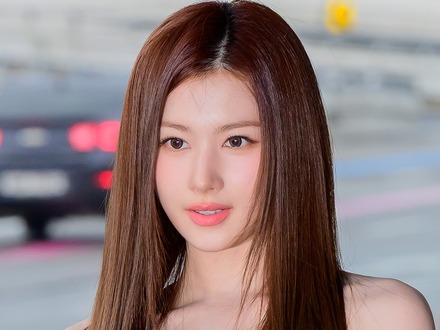 ボリューミーでふわふわ…TWICE・サナ、迫力満点の黒ワンピ姿で漂う色香「助かるほんまに」