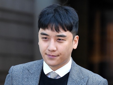 酒瓶を手に“脅迫”か…BIGBANG脱退のV.I、特殊暴行容疑めぐる防犯カメラ映像公開で波紋