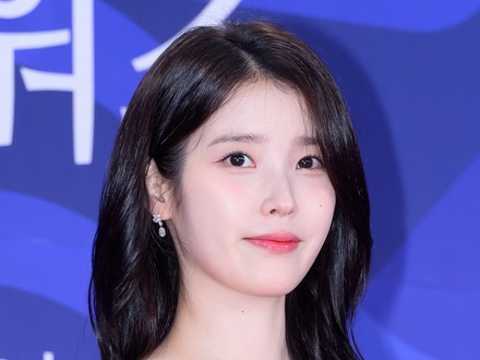 ヘアメイクに変化がないと不満の声…IU、事情を包み隠さず説明する“大人の対応”「私の責任」