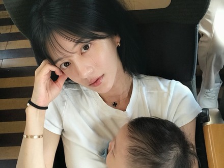 ママとは思えない…がん経験・結婚・出産を経たミス・コリア出身女優、“180度超え開脚”でファン魅了