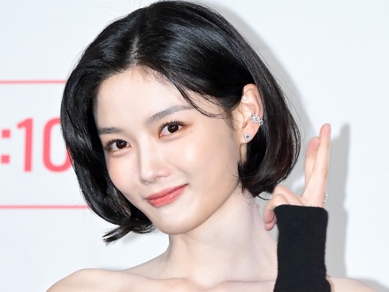 『トンイ』名子役キム・ユジョン、“胸元ギリギリ”ドレスで大人の色香…透き通るような色白肌に釘付け